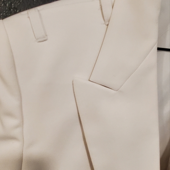 White waist length blazer - Picture 6 of 9